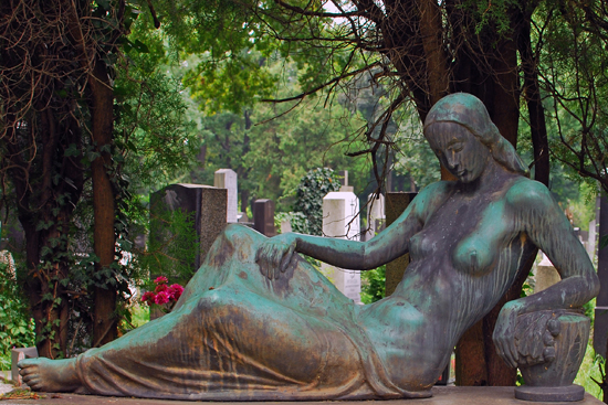 Erotic-grave-Zentralfriedhof